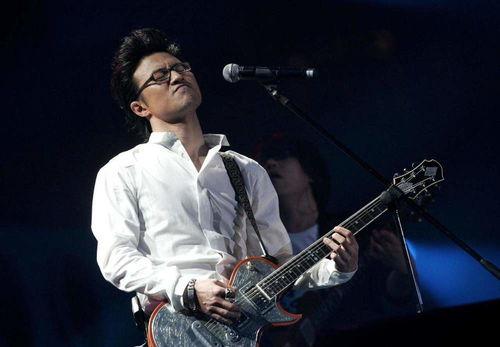 汪峰最新新闻吃瓜视频,吃瓜视频揭秘不为人知的幕后故事