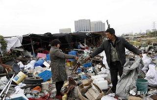 桥洞吃瓜的视频