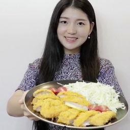 刘大瓜吃火麻菜视频,辣味十足，网友直呼过瘾！