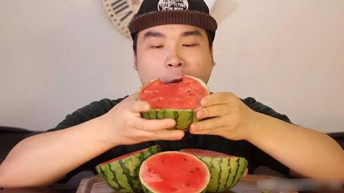 吃瓜搞笑的视频,笑出腹肌的瞬间