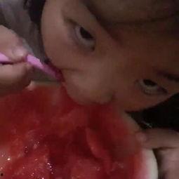 小孩作死吃瓜视频大全,揭秘小孩作死吃瓜视频大全