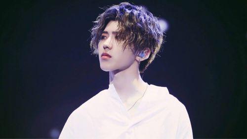 吃瓜蔡徐坤的直播视频,趣味互动，粉丝狂欢