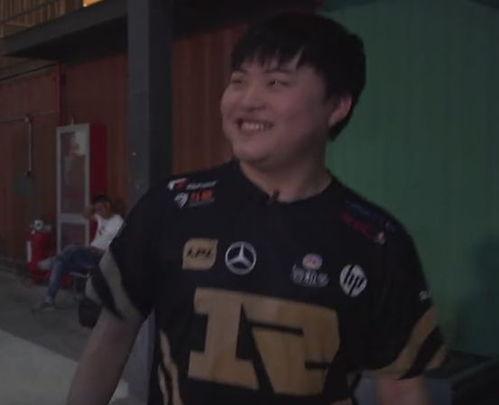 黄旭吃瓜小白菜视频